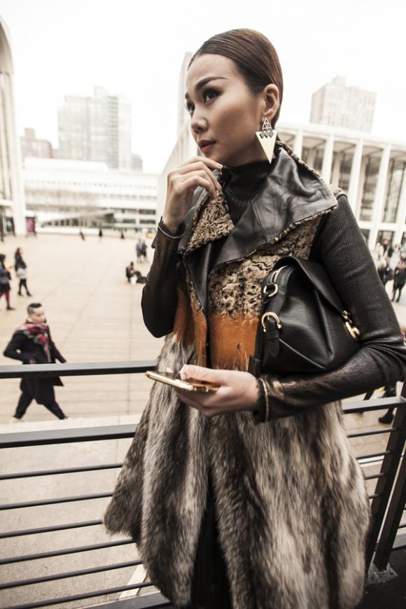 sao Việt, Thanh Hằng, siêu mẫu Thanh Hằng,Thanh Hằng diện hàng hiệu, Thanh Hằng diện hàng hiệu nổi bật ở New York Fashion Week