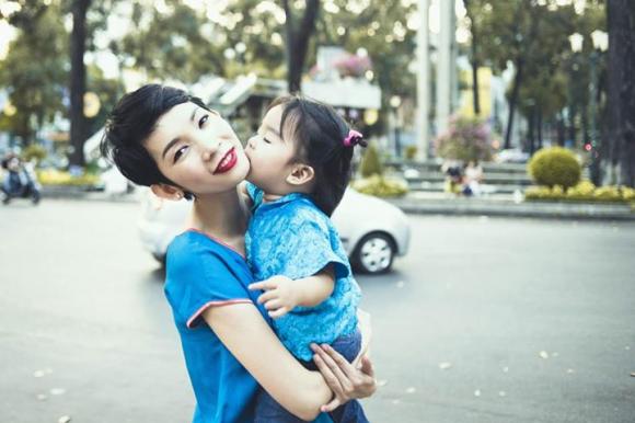 mẹ con Xuân Lan, mẹ con Xuân Lan xuống phố, mẹ con Xuân Lan đón Tết