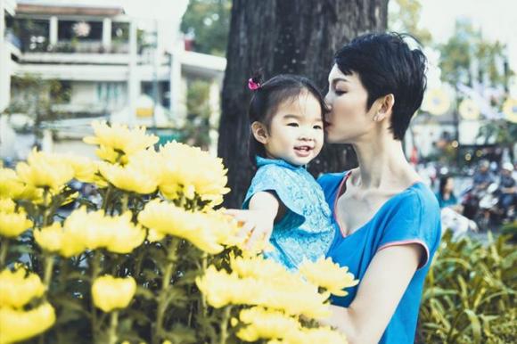 mẹ con Xuân Lan, mẹ con Xuân Lan xuống phố, mẹ con Xuân Lan đón Tết