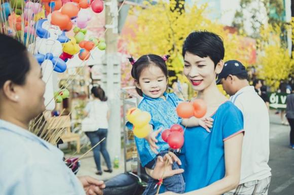 mẹ con Xuân Lan, mẹ con Xuân Lan xuống phố, mẹ con Xuân Lan đón Tết