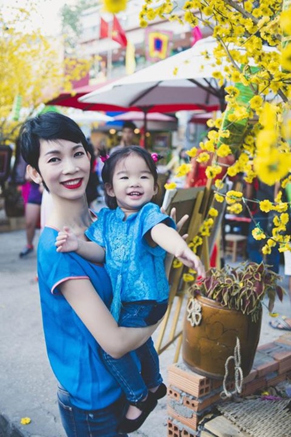 mẹ con Xuân Lan, mẹ con Xuân Lan xuống phố, mẹ con Xuân Lan đón Tết