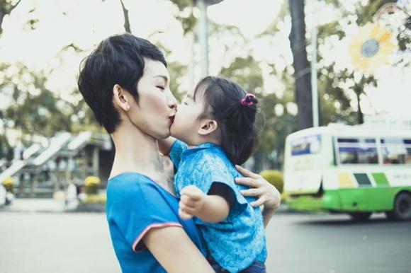 mẹ con Xuân Lan, mẹ con Xuân Lan xuống phố, mẹ con Xuân Lan đón Tết