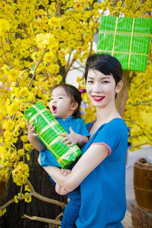 mẹ con Xuân Lan, mẹ con Xuân Lan xuống phố, mẹ con Xuân Lan đón Tết