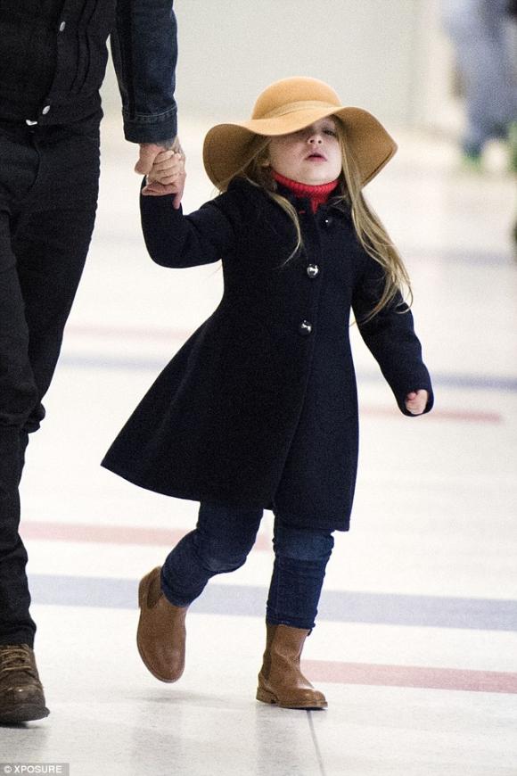 Harper Beckham,bé Harper Beckham,con gái Beckham,Victoria Beckham,bé Harper sành điệu