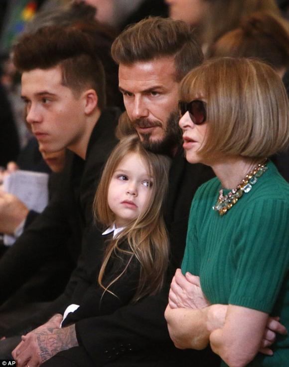 Harper Beckham,bé Harper Beckham,con gái Beckham,Victoria Beckham,bé Harper sành điệu