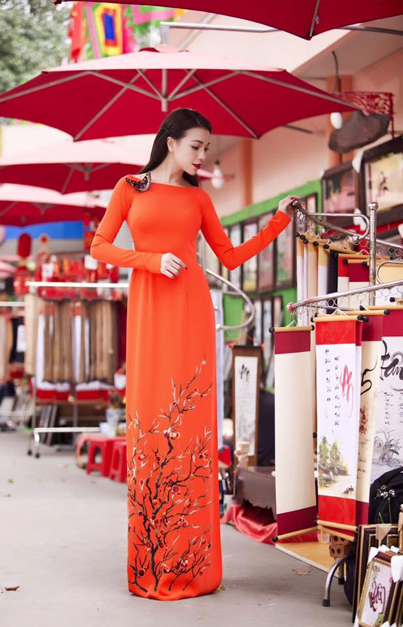 trà ngọc hằng áo dài, trà ngọc hằng khoe dáng với áo dài, trà ngọc hằng áo dài đón xuân