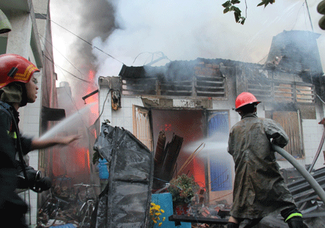 cháy nhà ngày Tết, tai nạn từ đốt nhang, tai nạn thương tâm, tai nạn hài hước