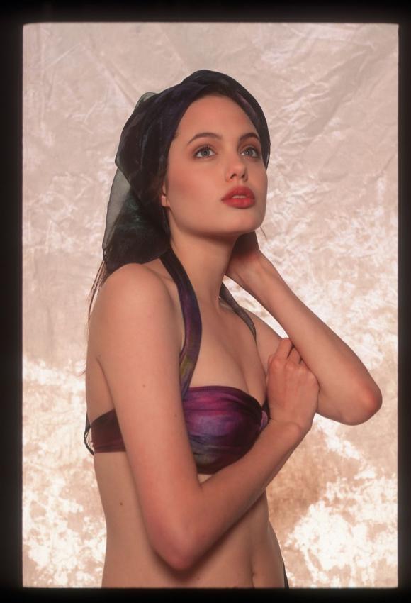 Angelina Jolie,ảnh cũ của Angelia Jolie,Brad Pitt,sao Hollywood
