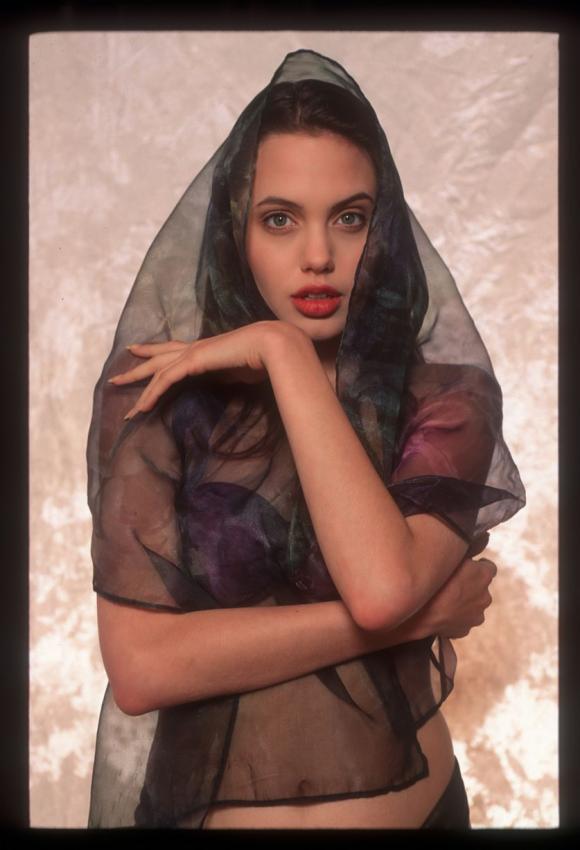 Angelina Jolie,ảnh cũ của Angelia Jolie,Brad Pitt,sao Hollywood