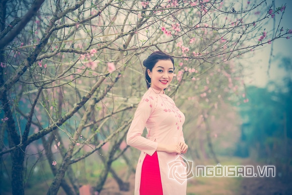 Sao việt,sao viet,ca sĩ phạm thu hà,phạm thu hà diện áo dài,phạm thu hà duyên dáng