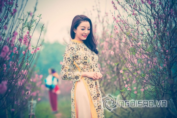 Sao việt,sao viet,ca sĩ phạm thu hà,phạm thu hà diện áo dài,phạm thu hà duyên dáng