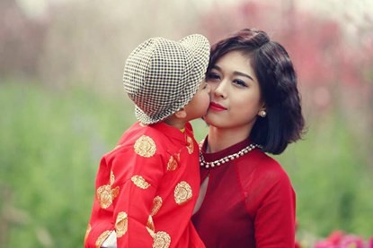 bà mẹ một con, hot girl trường báo, bà mẹ độc thân