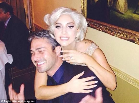 Lady Gaga kết hôn, Lady Gaga, Lady Gaga lên xe hoa, Lady Gaga lấy Taylor Kinney, Taylor Kinney