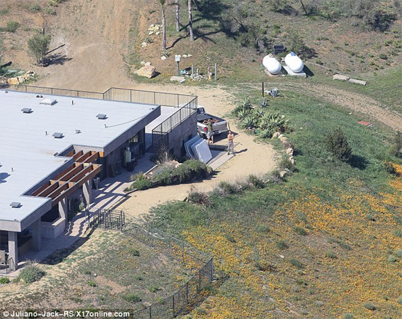 bố dượng Kim Kardashian,bố dượng Kim Kardashian chuyển nhà,biệt thự của Bruce Jenner 
