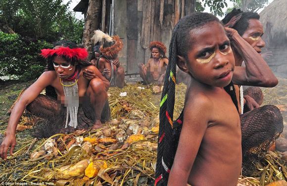 bộ tộc papua, lễ Tạ ơn của bộ tộc papua, lễ Tạ ơn,nghi lễ độc đáo, lễ hội truyền thống, nghi lễ Bakar Batu,Bakar Batu