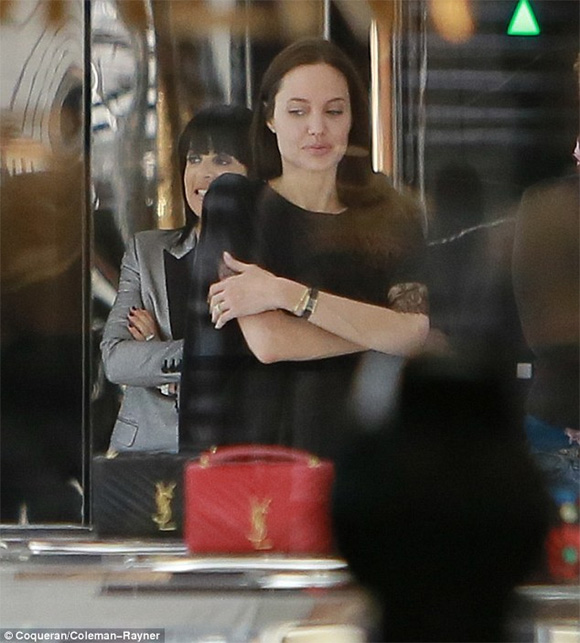 Angelina Jolie,Angelina Jolie mặt mộc,Angelina Jolie gầy gò
