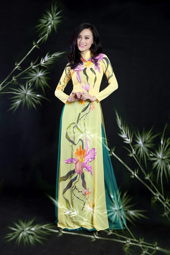 Cao Thùy Linh, Thái Tú Anh, Hoa hậu Cao Thùy Linh, Cao Thùy Linh diện áo dài