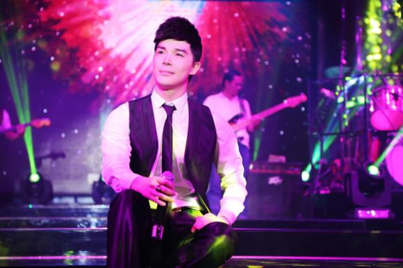 Đông Nhi, ca sĩ Đông Nhi, Đông Nhi - Ông Cao Thắng, Đông Nhi thân thiết Nathan Lee, Quý ông hàng hiệu