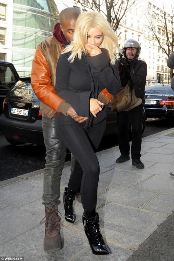 Kim Kardashian, Kim Kardashian và chồng, Kim siêu vòng ba, Kim và chồng ngọt ngào