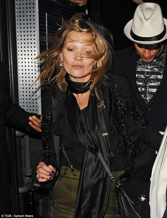 Kate Moss, sieu mau Kate Moss, sao xich mich voi phong vien