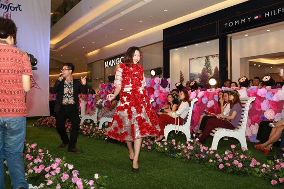 Vân Trang và Trúc Diễm dự sự kiện comfort 0 comfort,hương thơm comfort,hương hoa tinh túy
