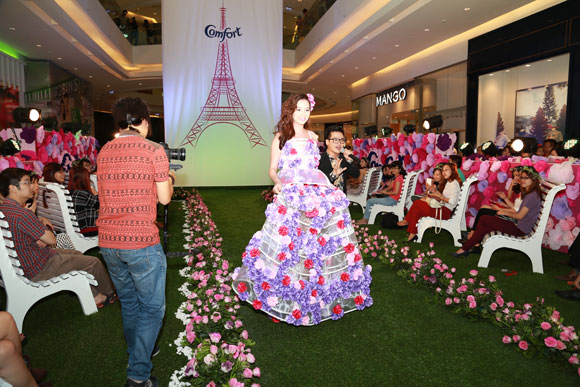 Vân Trang và Trúc Diễm dự sự kiện comfort 12 comfort,hương thơm comfort,hương hoa tinh túy