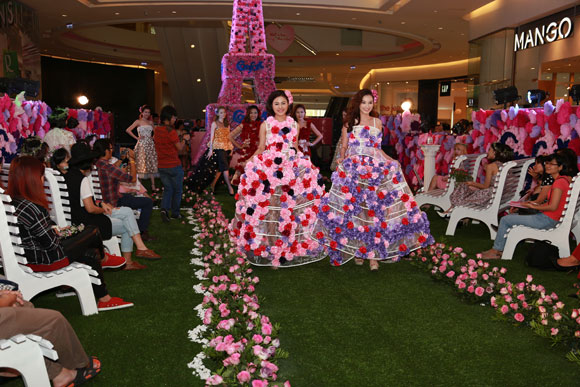 Vân Trang và Trúc Diễm dự sự kiện comfort 18 comfort,hương thơm comfort,hương hoa tinh túy