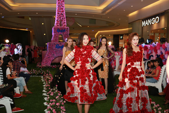 Vân Trang và Trúc Diễm dự sự kiện comfort 22 comfort,hương thơm comfort,hương hoa tinh túy