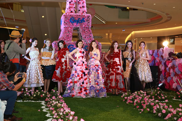 Vân Trang và Trúc Diễm dự sự kiện comfort 27 comfort,hương thơm comfort,hương hoa tinh túy