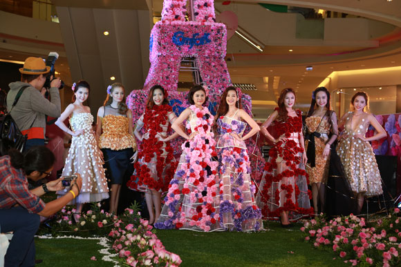 Vân Trang và Trúc Diễm dự sự kiện comfort 29 comfort,hương thơm comfort,hương hoa tinh túy