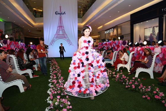 Vân Trang và Trúc Diễm dự sự kiện comfort 8 comfort,hương thơm comfort,hương hoa tinh túy
