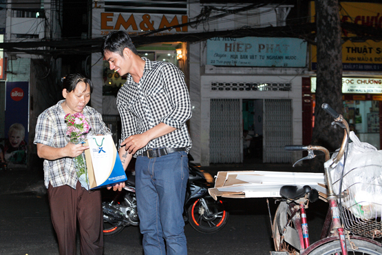 Siêu Mẫu Võ Minh Thành, sieu mau minh thanh, Minh Thanh, sao tang qua phu nu 8/3, ngay quoc te phu nu
