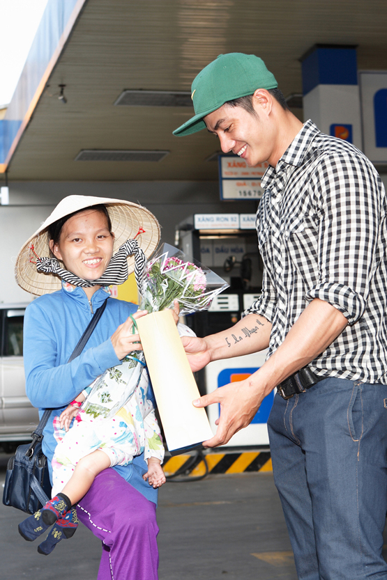 Siêu Mẫu Võ Minh Thành, sieu mau minh thanh, Minh Thanh, sao tang qua phu nu 8/3, ngay quoc te phu nu