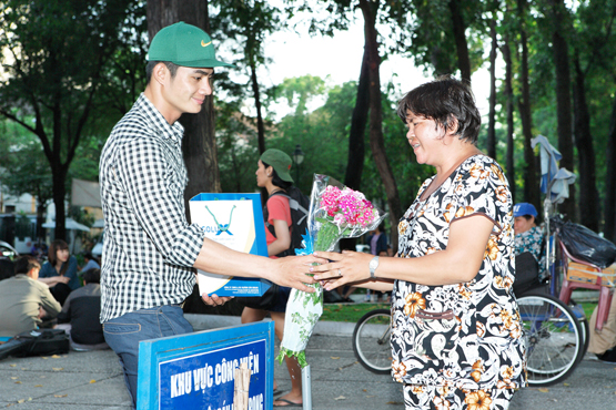 Siêu Mẫu Võ Minh Thành, sieu mau minh thanh, Minh Thanh, sao tang qua phu nu 8/3, ngay quoc te phu nu