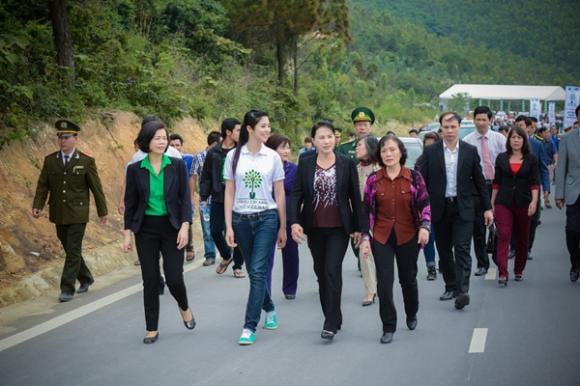 Ngọc Hân, Ngọc Hân trồng cây tại khu mộ Đại tướng Võ Nguyễn Giáp, Ngọc Hân chương trình quỹ 1 triệu cây xanh cho Việt Nam