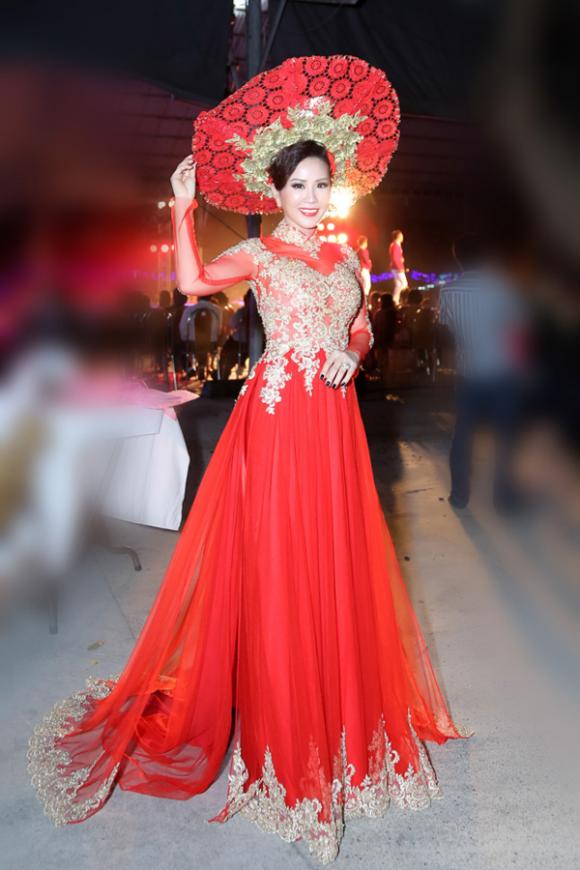 Hoa hậu Thu Hoài, Thu Hoài lộng lẫy, Thu Hoài vedette, bộ sưu tập áo dài, NTK Minh Châu 