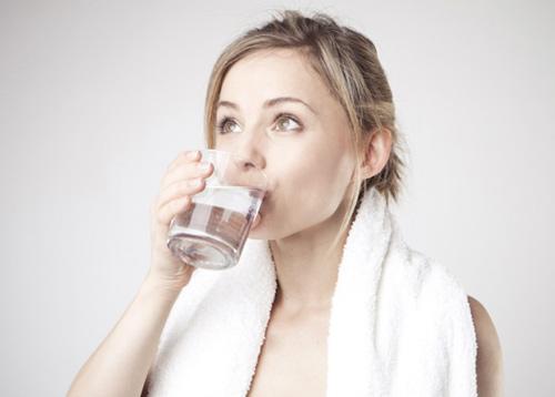khắc phục viêm họng, súc miệng thường xuyên, đau rát cổ họng, viêm họng mãn tính