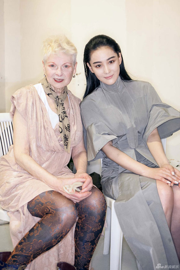 Trương Hinh Dư,Trương Hinh Dư bị trẹo chân, Paris Fashion Week 2015,Võ Mị Nương Truyền Kỳ
