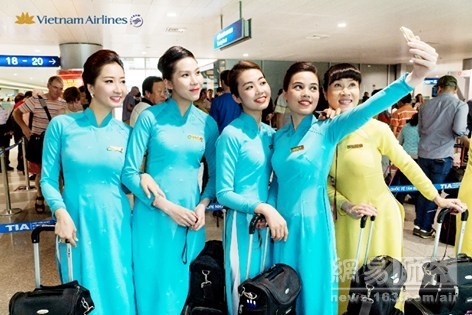 đồng phục Vietnam Airlines, Vietnam Airlines, đồng phục Vietnam Airlines trên báo Trung, đồng phục Vietnam Airlines