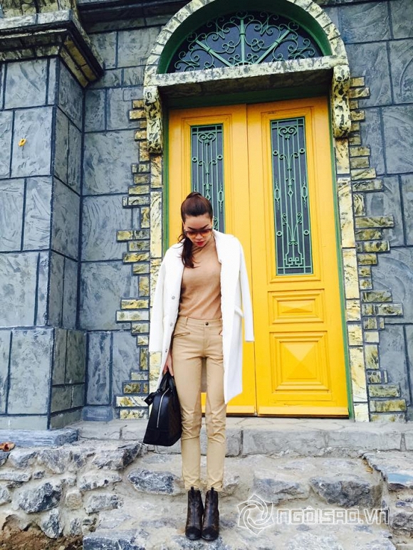 Hà Hồ, Hồ Ngọc Hà, Hà Hồ gây sốt với thời trang áo vạt trong vạt ngoài