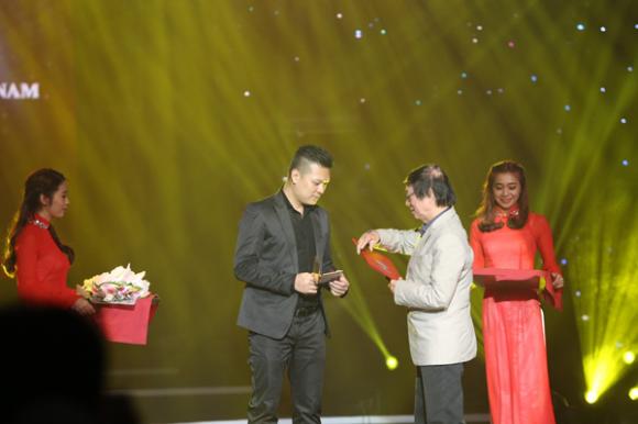 Trương Ngọc Ánh, Trương Ngọc Ánh bối rối, Trương Ngọc Ánh Cánh diều vàng, chồng cũ Trương Ngọc Ánh, Trần Bảo Sơn trao giải Trương Ngọc Ánh
