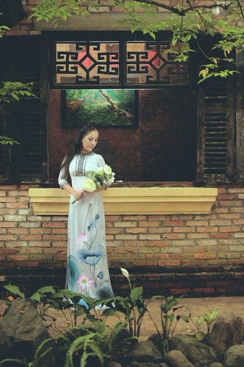 Thúy Nga,Thúy Nga đằm thắm áo dài,Thúy Nga khoe dáng dịu dàng
