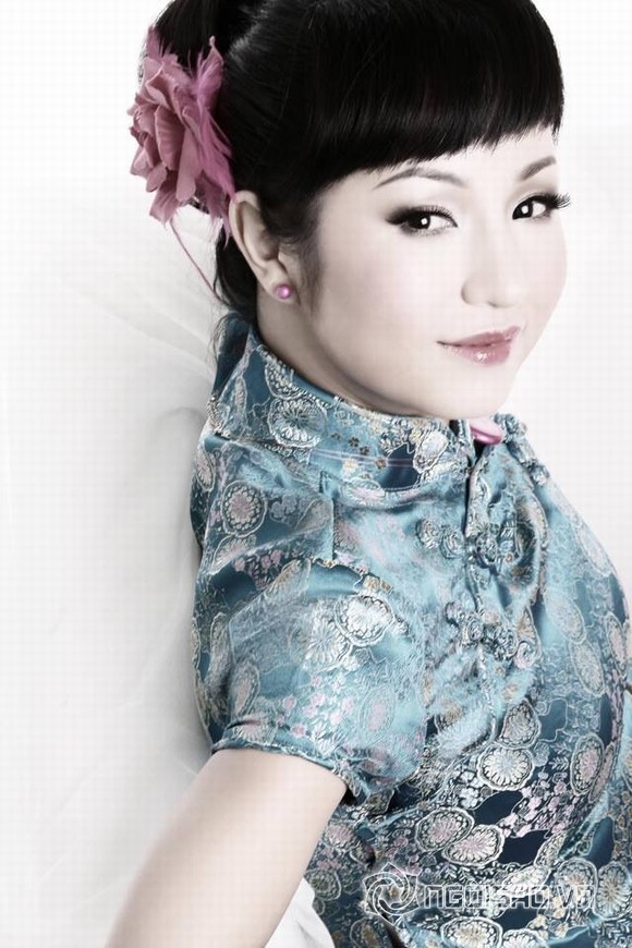thuy nga, anh dep thuy nga, thuy nga trong ao suon xam, thoi tran thuy nga, con gai thuy nga, nghe si thuy nga, tin, bao