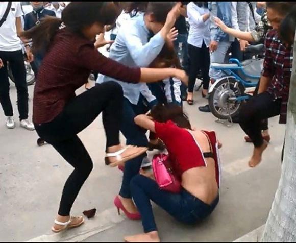 Nữ sinh đánh nhau, Nữ sinh đánh bạn, Bạo lực học đường