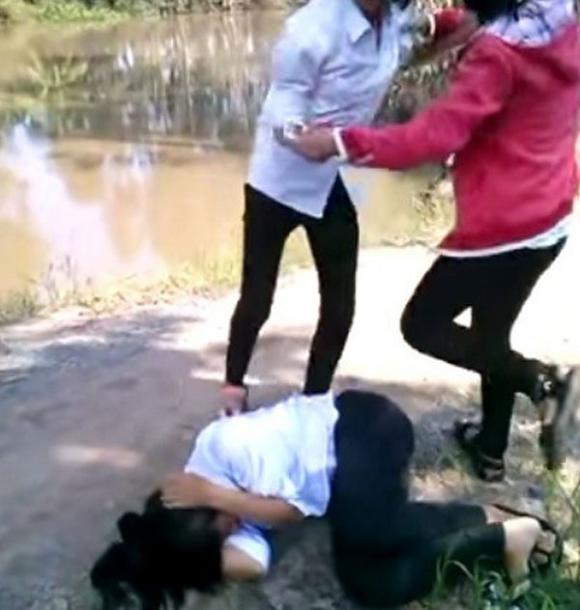 Nữ sinh đánh nhau, Nữ sinh đánh bạn, Bạo lực học đường