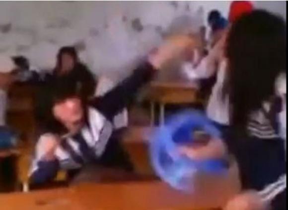 Nữ sinh đánh nhau, Nữ sinh đánh bạn, Bạo lực học đường