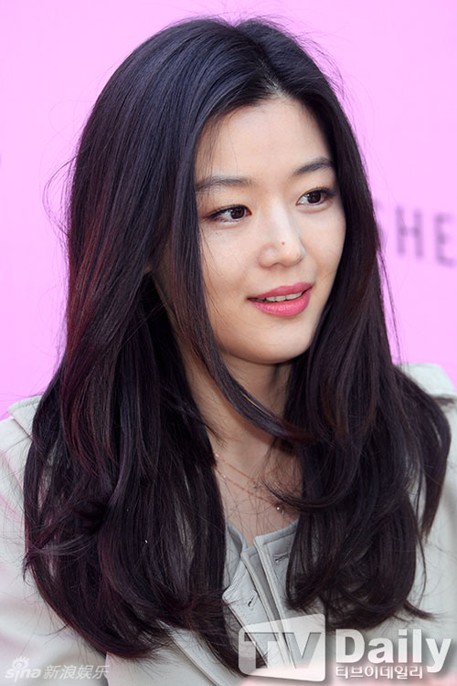 Jun Ji Hyun,Jun Ji Hyun diện jeans rách,Jun Ji Hyun cá tính