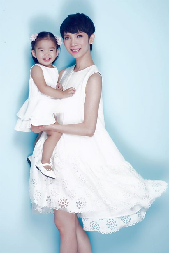 
mẹ con Xuân Lan,mẹ con Xuân Lan đẹp lung linh,mẹ con Xuân Lan sành điệu
