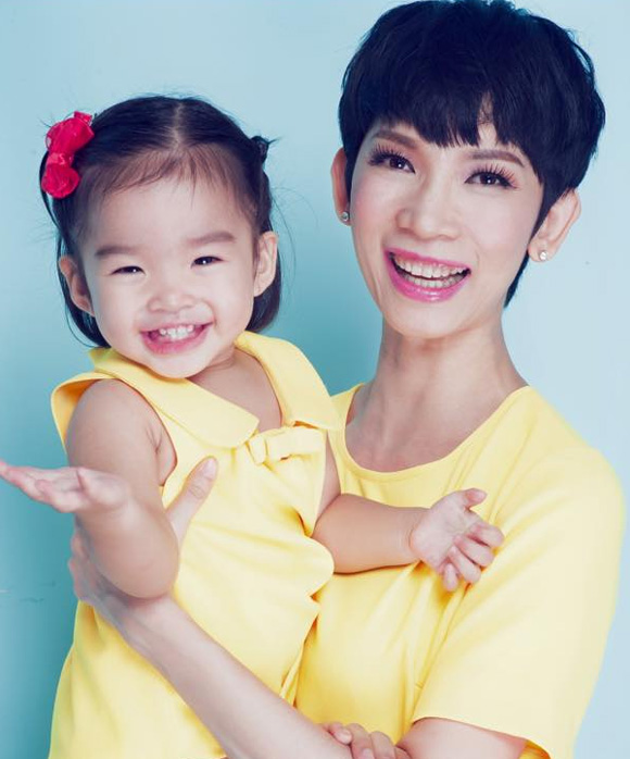 
mẹ con Xuân Lan,mẹ con Xuân Lan đẹp lung linh,mẹ con Xuân Lan sành điệu
