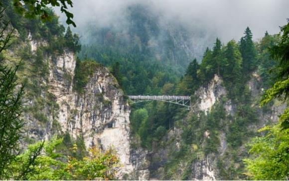 Cầu treo nguy hiểm nhất thế giới, Cầu treo Caminito, Địa danh du lịch